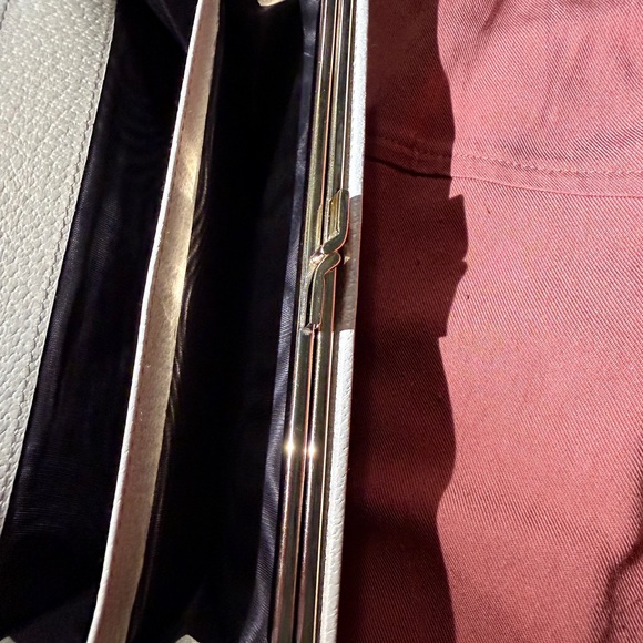 Gucci tan and brown Monogram Wallet - Picture 5 of 12